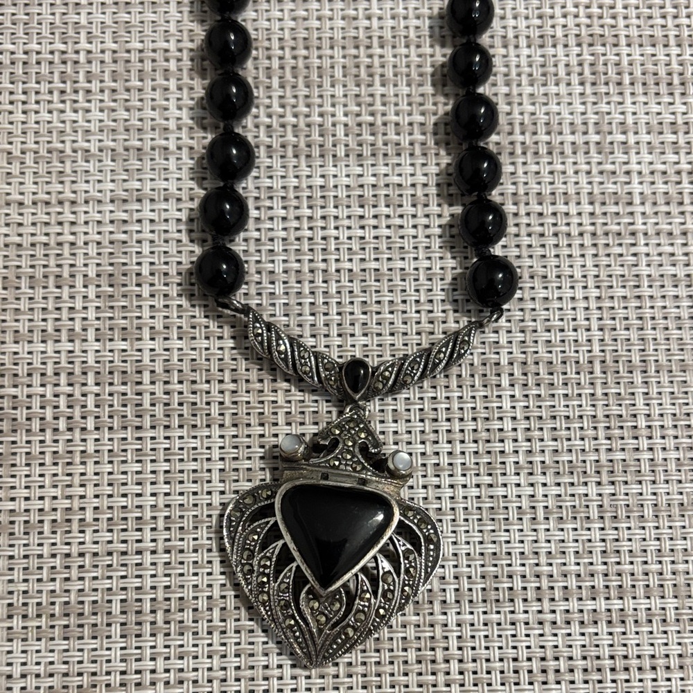 Elegant Black and Silver Pendant Necklace